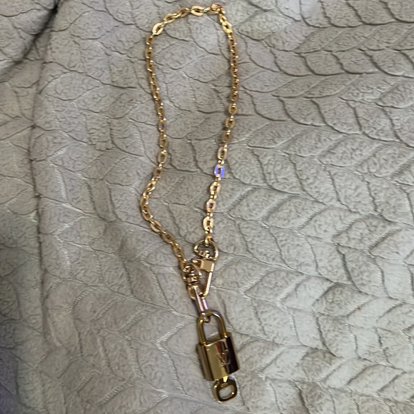 100% Authentic Louis Vuitton Lock and Key Gold Color - Picture 4 of 5